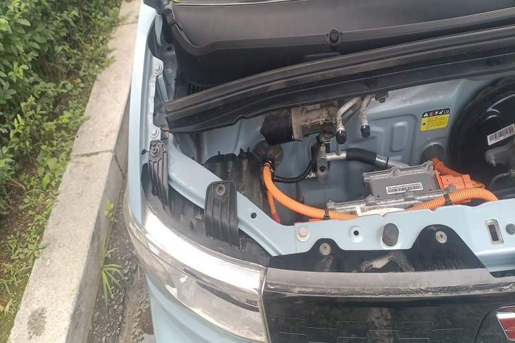 Used Wuling Hongguang MINIEV 2021 Macaron Premium Model – Lithium Iron Phosphate Engine Bay Right