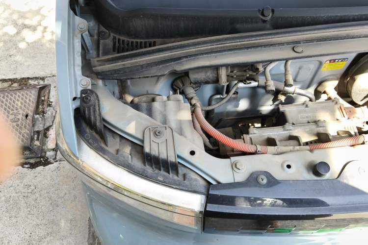 Used Wuling Hongguang MINIEV 2021 Macaron Fashion Edition Lithium-Ion Battery Engine Bay Right