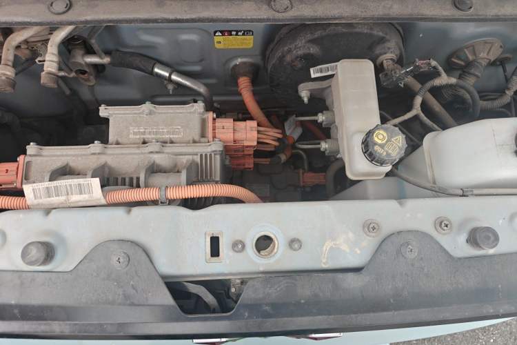 Used Wuling Hongguang MINIEV 2021 Macaron Fashion Model Lithium Iron Phosphate Engine Bay