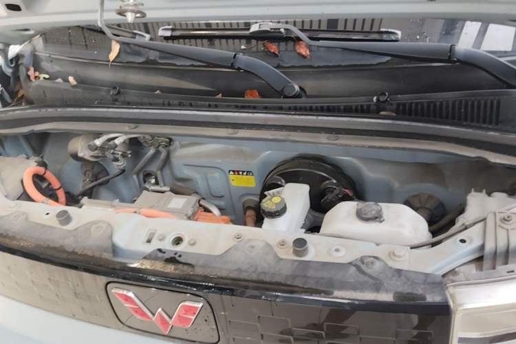 Used Wuling Hongguang MINIEV 2021 Macaron Fashion Model Lithium Iron Phosphate Engine Bay