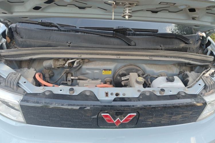 Used Wuling Hongguang MINIEV 2021 Macaron Fashion Model Lithium Iron Phosphate Engine Bay