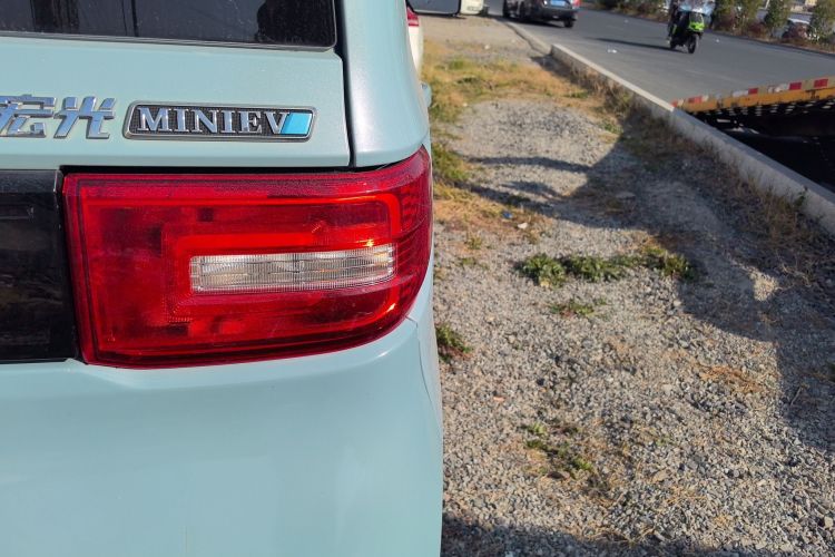 Used Wuling Hongguang MINIEV 2021 Macaron Sandwich Model 120 km Lithium Iron Phosphate Exterior 3