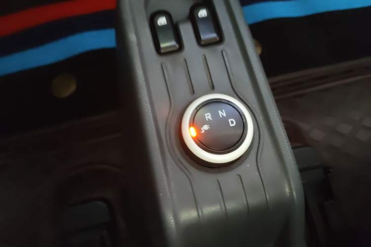 Used Wuling Hongguang MINIEV 2021 Macaron Premium Model – Lithium Iron Phosphate Gear Lever