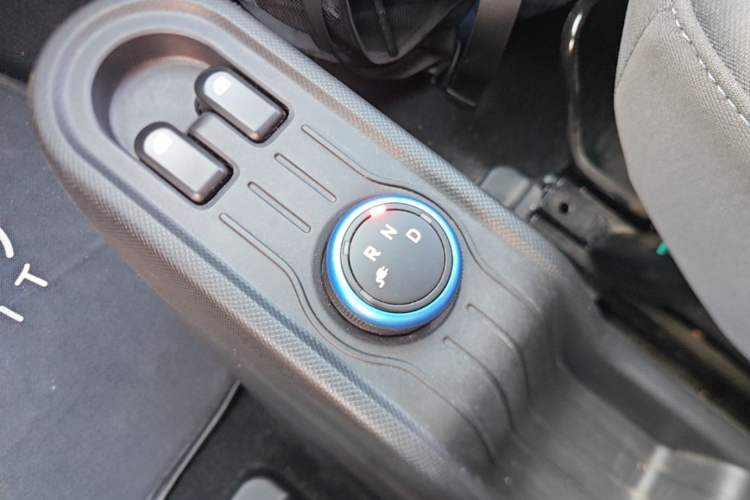 Used Wuling Hongguang MINIEV 2021 Macaron Fashion Model Lithium Iron Phosphate Gear Lever