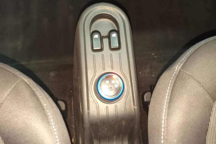Used Wuling Hongguang MINIEV 2021 Macaron Fashion Model Lithium Iron Phosphate Gear Lever
