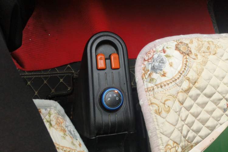 Used Wuling Hongguang MINIEV 2021 Macaron Fashion Edition Lithium-Ion Battery Gear Lever