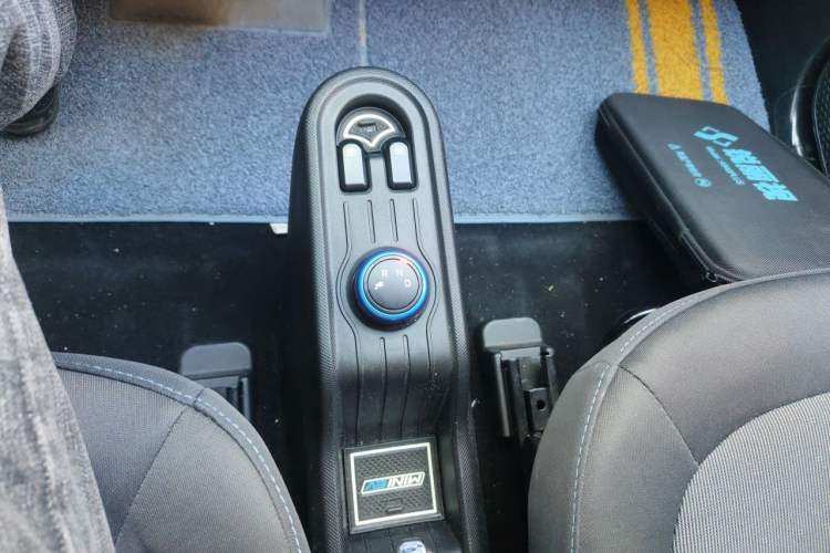 Used Wuling Hongguang MINIEV 2021 Macaron Premium Model – Lithium-NMC Gear Lever