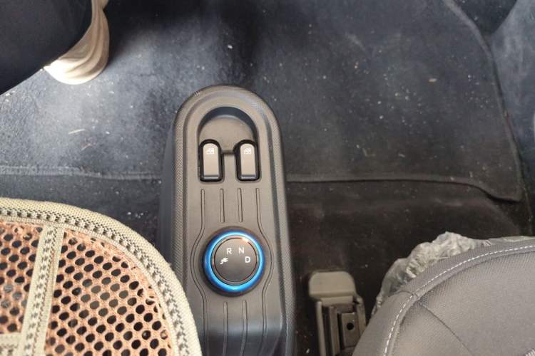 Used Wuling Hongguang MINIEV 2021 Macaron Fashion Model Lithium Iron Phosphate Gear Lever