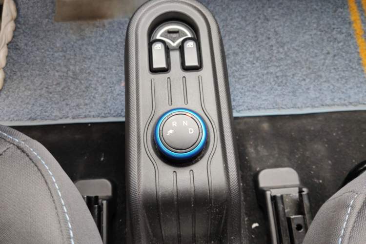 Used Wuling Hongguang MINIEV 2021 Macaron Premium Model – Lithium-NMC Gear Lever