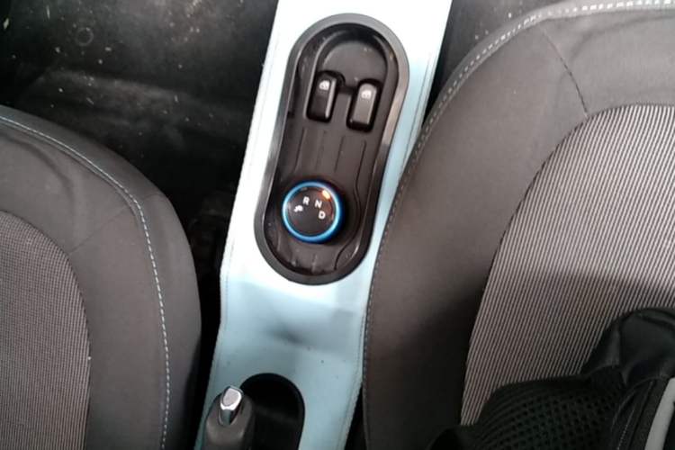 Used Wuling Hongguang MINIEV 2021 Macaron Fashion Model Lithium Iron Phosphate Gear Lever