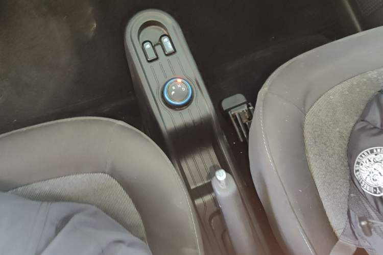 Used Wuling Hongguang MINIEV 2021 Macaron Premium Model – Lithium Iron Phosphate Gear Lever