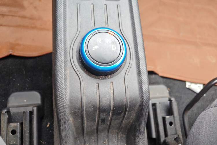 Used Wuling Hongguang MINIEV 2021 Macaron Premium Model – Lithium Iron Phosphate Gear Lever