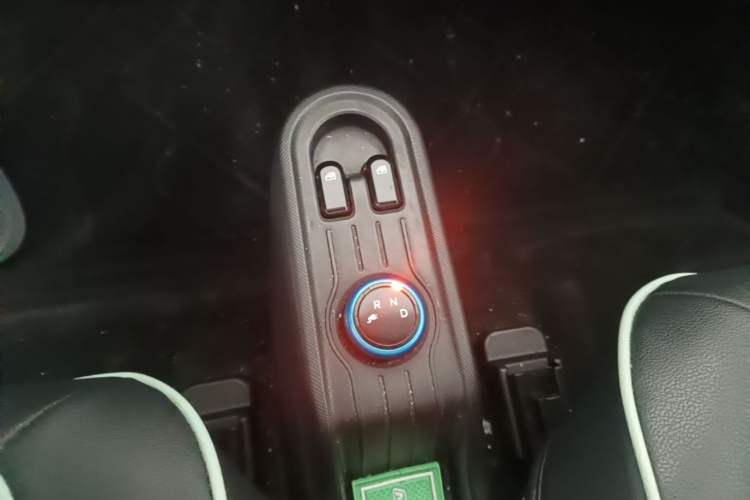 Used Wuling Hongguang MINIEV 2021 Macaron Premium Model – Lithium Iron Phosphate Gear Lever