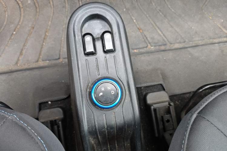 Used Wuling Hongguang MINIEV 2021 Macaron Fashion Edition Lithium-Ion Battery Gear Lever