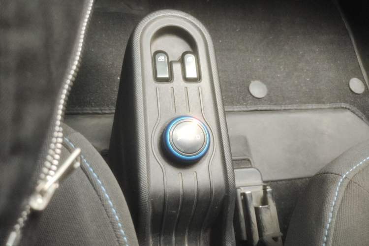 Used Wuling Hongguang MINIEV 2021 Macaron Premium Model – Lithium Iron Phosphate Gear Lever