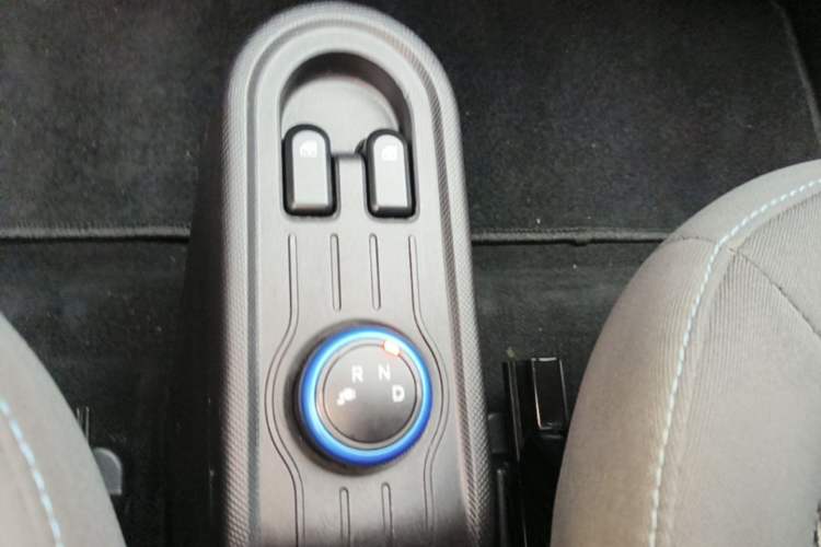 Used Wuling Hongguang MINIEV 2021 Macaron Fashion Edition Lithium-Ion Battery Gear Lever
