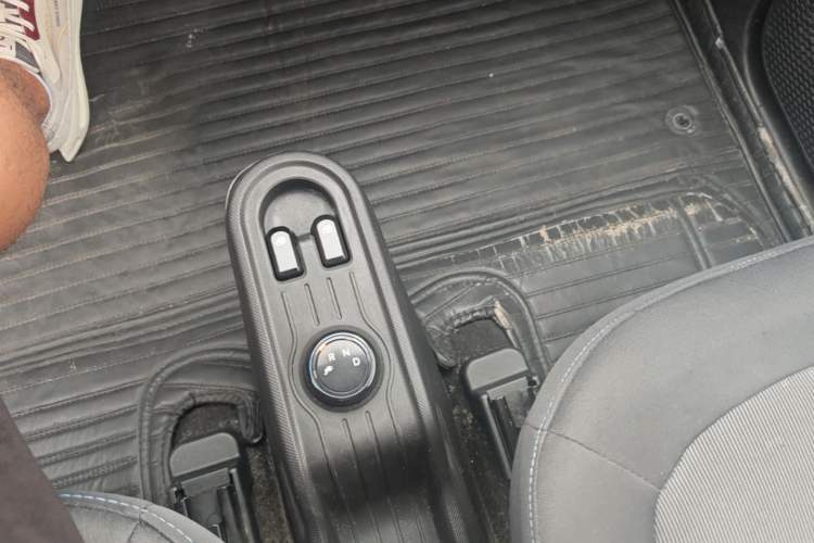 Used Wuling Hongguang MINIEV 2021 Macaron Premium Model – Lithium Iron Phosphate Gear Lever