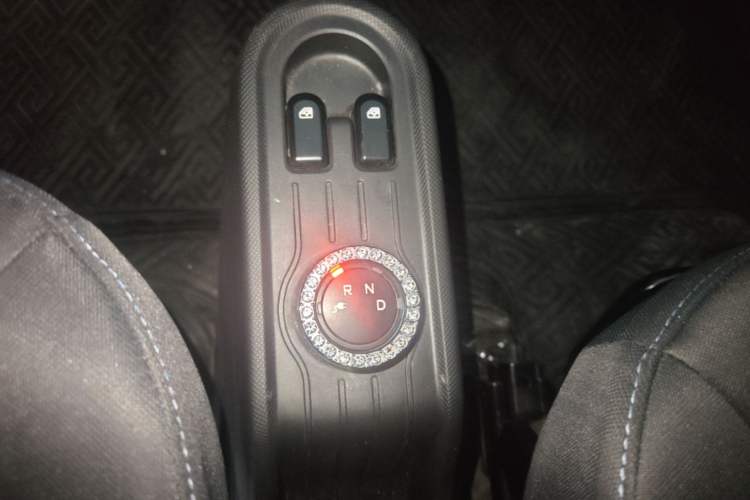 Used Wuling Hongguang MINIEV 2021 Macaron Fashion Model Lithium Iron Phosphate Gear Lever