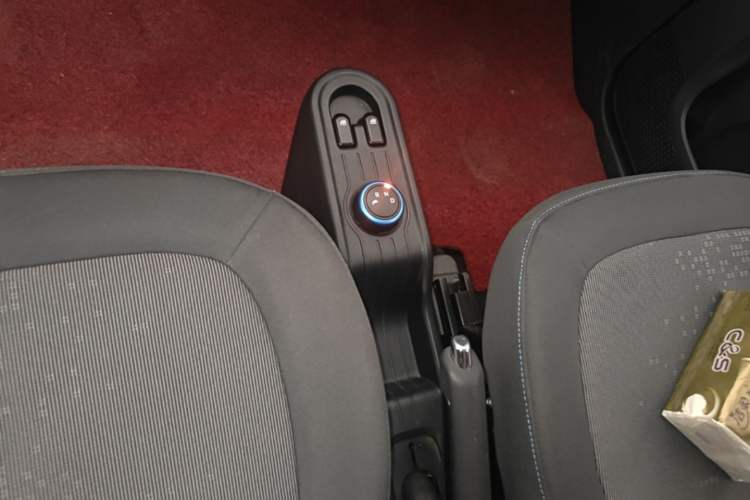 Used Wuling Hongguang MINIEV 2021 Macaron Fashion Model Lithium Iron Phosphate Gear Lever