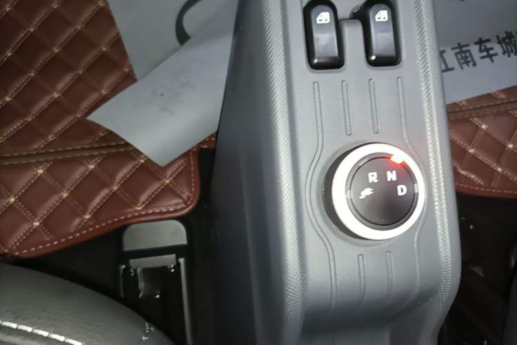Used Wuling Hongguang MINIEV 2021 Macaron Premium Model – Lithium Iron Phosphate Gear Lever