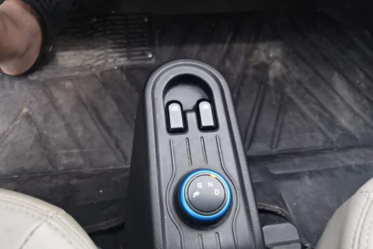 Used Wuling Hongguang MINIEV 2021 Macaron Fashion Model Lithium Iron Phosphate Gear Lever