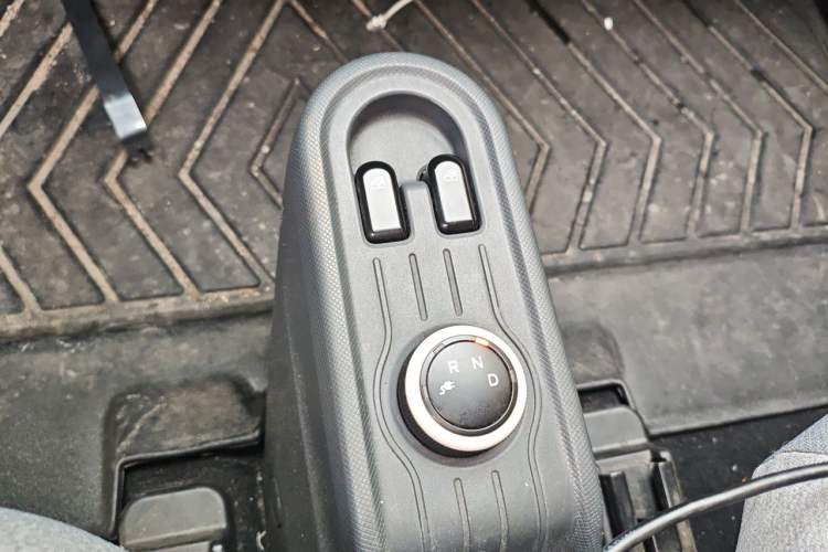 Used Wuling Hongguang MINIEV 2021 Macaron Premium Model – Lithium Iron Phosphate Gear Lever