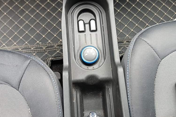 Used Wuling Hongguang MINIEV 2021 Macaron Fashion Model Lithium Iron Phosphate Gear Lever