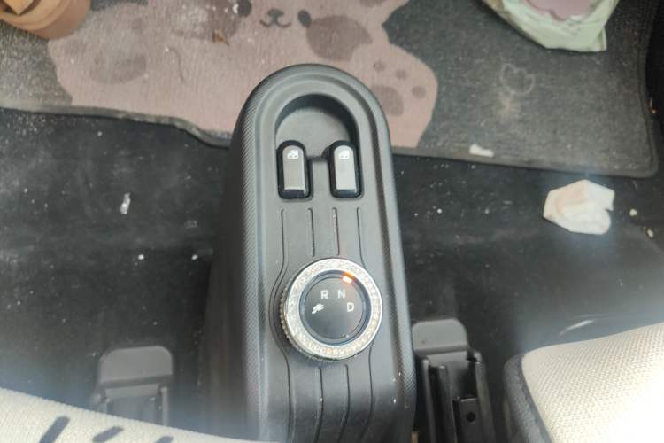 Used Wuling Hongguang MINIEV 2021 Macaron Fashion Edition Lithium-Ion Battery Gear Lever