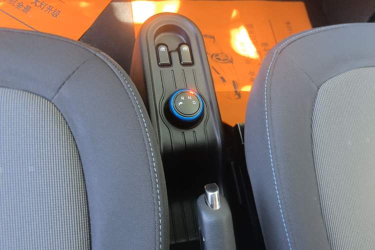 Used Wuling Hongguang MINIEV 2021 Macaron Fashion Model Lithium Iron Phosphate Gear Lever