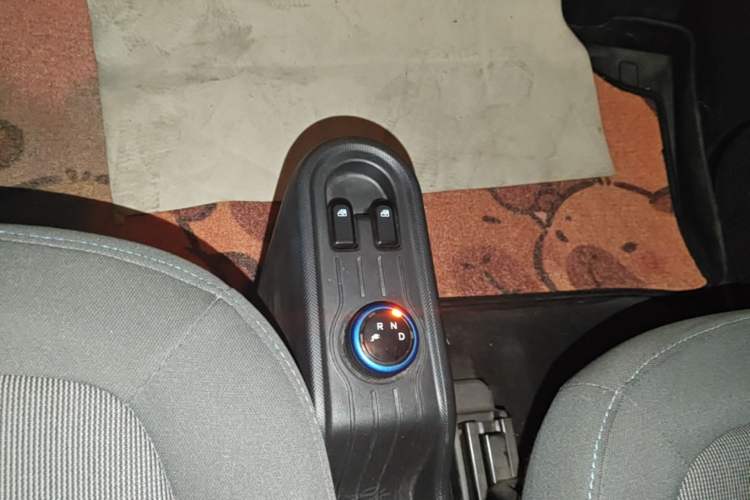 Used Wuling Hongguang MINIEV 2021 Macaron Premium Model – Lithium Iron Phosphate Gear Lever