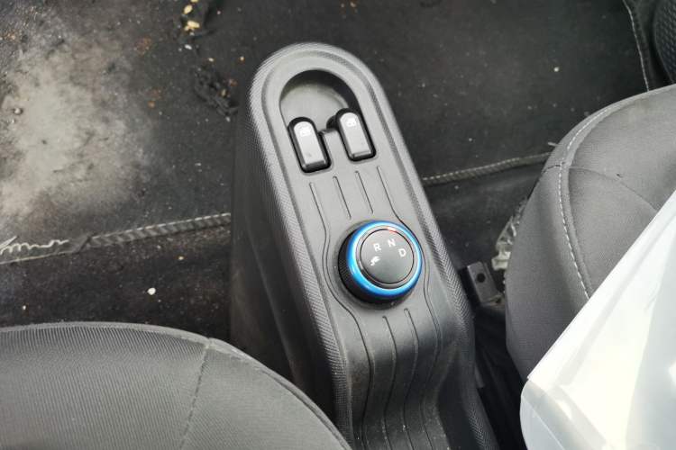 Used Wuling Hongguang MINIEV 2021 Macaron Fashion Edition Lithium-Ion Battery Gear Lever
