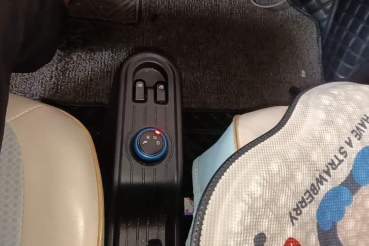 Used Wuling Hongguang MINIEV 2021 Macaron Premium Model – Lithium Iron Phosphate Gear Lever