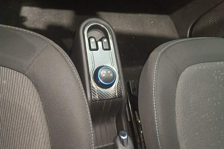 Used Wuling Hongguang MINIEV 2021 Macaron Fashion Edition Lithium-Ion Battery Gear Lever