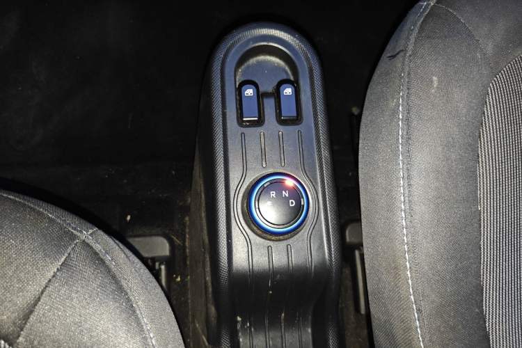 Used Wuling Hongguang MINIEV 2021 Macaron Sandwich Model 170 km Lithium Ternary Gear Lever