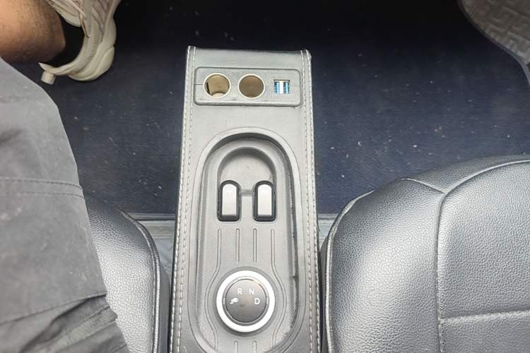 Used Wuling Hongguang MINIEV 2021 Macaron Premium Model – Lithium Iron Phosphate Gear Lever
