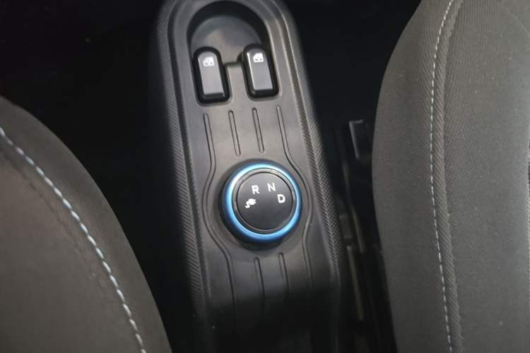 Used Wuling Hongguang MINIEV 2021 Macaron Premium Model – Lithium Iron Phosphate Gear Lever