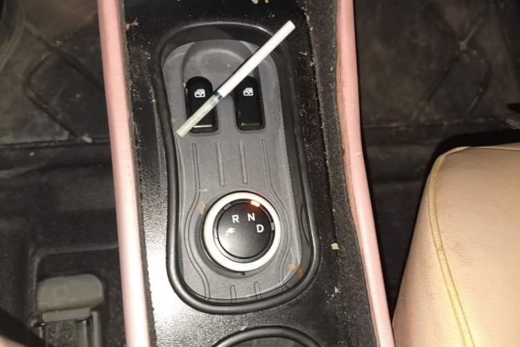 Used Wuling Hongguang MINIEV 2021 Macaron Premium Model – Lithium Iron Phosphate Gear Lever