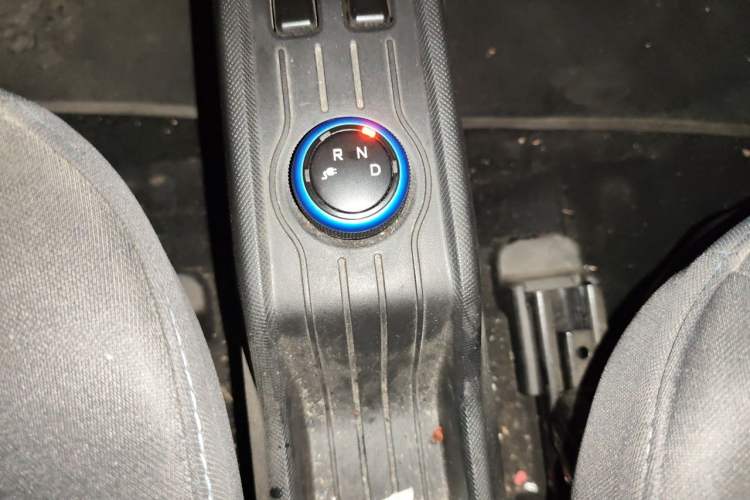 Used Wuling Hongguang MINIEV 2021 Macaron Sandwich Model 170 km Lithium Ternary Gear Lever