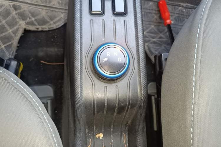 Used Wuling Hongguang MINIEV 2021 Macaron Fashion Model Lithium Iron Phosphate Gear Lever