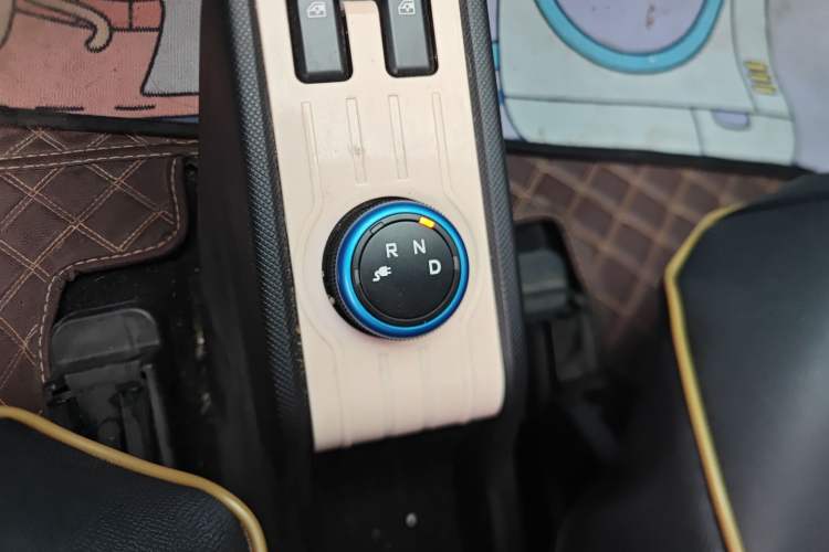 Used Wuling Hongguang MINIEV 2021 Macaron Fashion Model Lithium Iron Phosphate Gear Lever