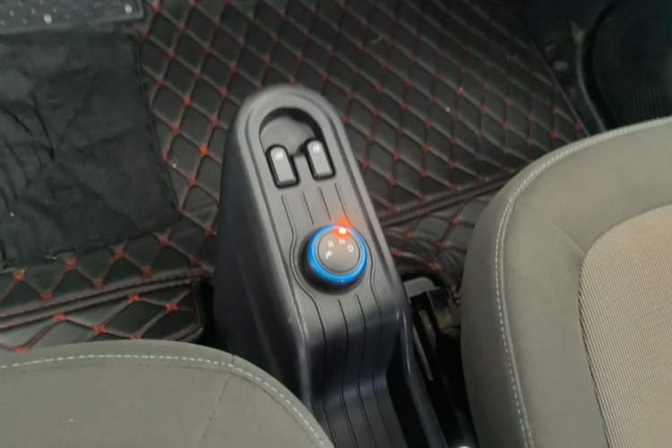 Used Wuling Hongguang MINIEV 2021 Macaron Fashion Model Lithium Iron Phosphate Gear Lever