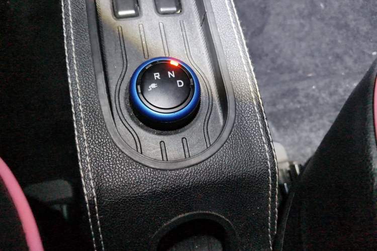 Used Wuling Hongguang MINIEV 2021 Macaron Premium Model – Lithium Iron Phosphate Gear Lever