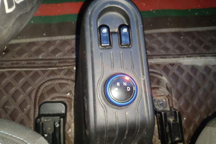 Used Wuling Hongguang MINIEV 2021 Macaron Fashion Model Lithium Iron Phosphate Gear Lever