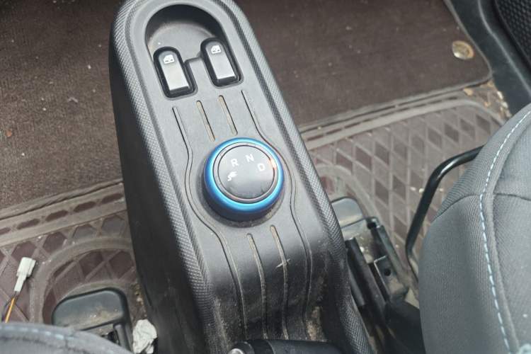 Used Wuling Hongguang MINIEV 2021 Macaron Fashion Model Lithium Iron Phosphate Gear Lever