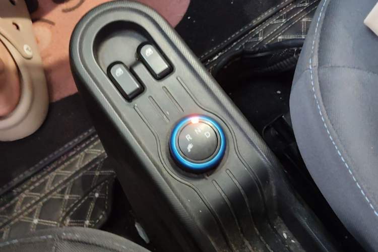 Used Wuling Hongguang MINIEV 2021 Macaron Fashion Model Lithium Iron Phosphate Gear Lever