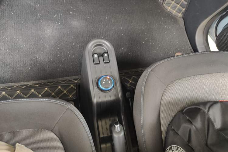 Used Wuling Hongguang MINIEV 2021 Macaron Fashion Model Lithium Iron Phosphate Gear Lever