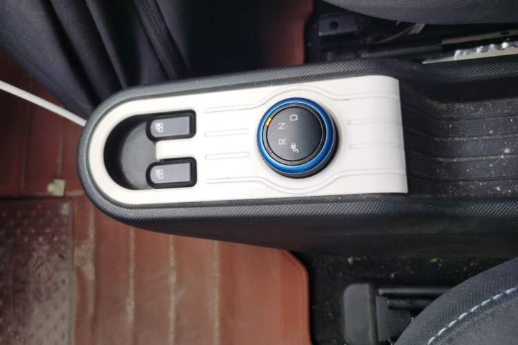 Used Wuling Hongguang MINIEV 2021 Macaron Fashion Model Lithium Iron Phosphate Gear Lever
