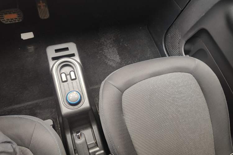 Used Wuling Hongguang MINIEV 2021 Macaron Fashion Model Lithium Iron Phosphate Gear Lever