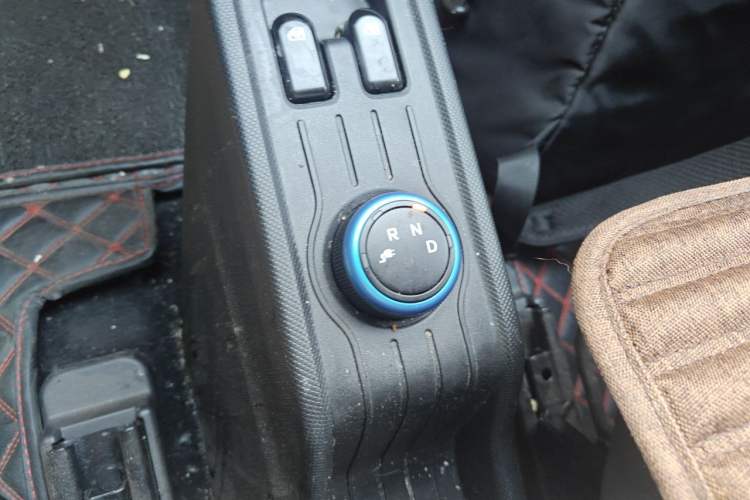 Used Wuling Hongguang MINIEV 2021 Macaron Fashion Model Lithium Iron Phosphate Gear Lever
