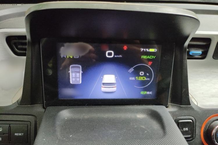 Used Wuling Hongguang MINIEV 2021 Macaron Premium Model – Lithium Iron Phosphate Interior 1